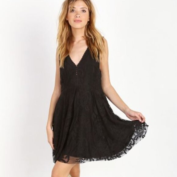 💫NWT Free People Red Floral Sheer Lace Sleeveless A-Line Mini Dress Size 0 - Picture 3 of 16